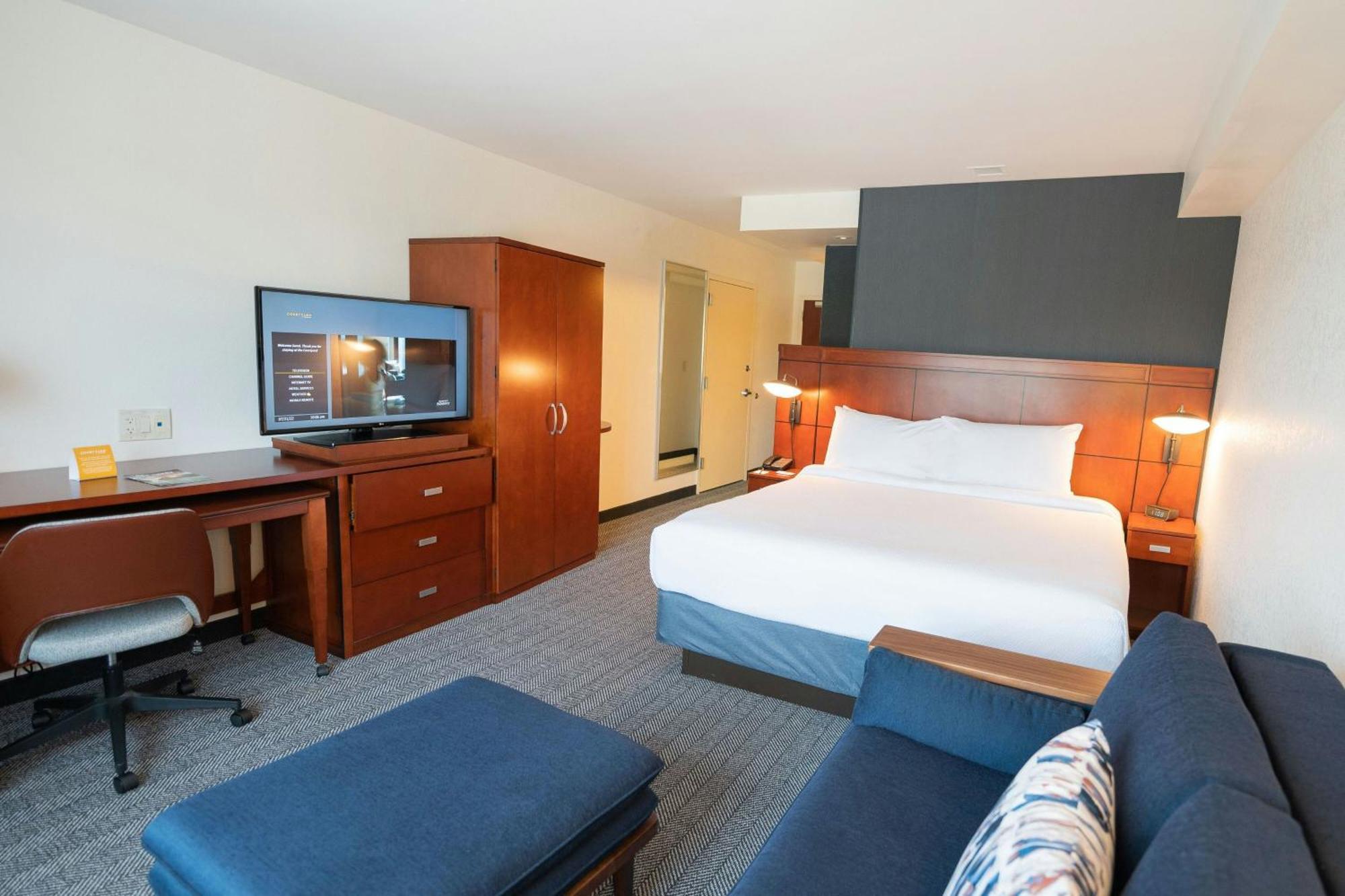 Courtyard By Marriott Philadelphia Hotel