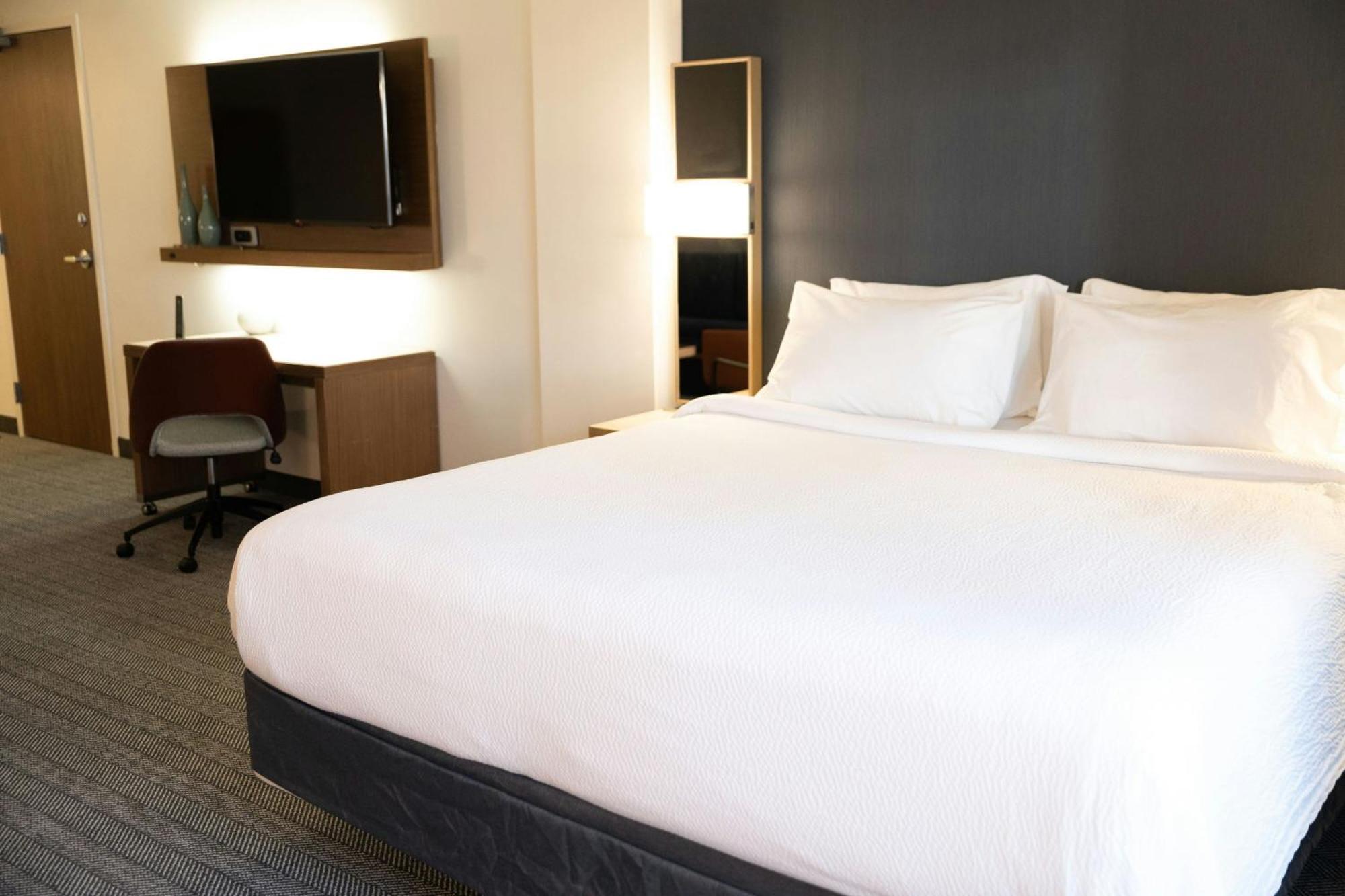 Courtyard By Marriott Philadelphia Springfield