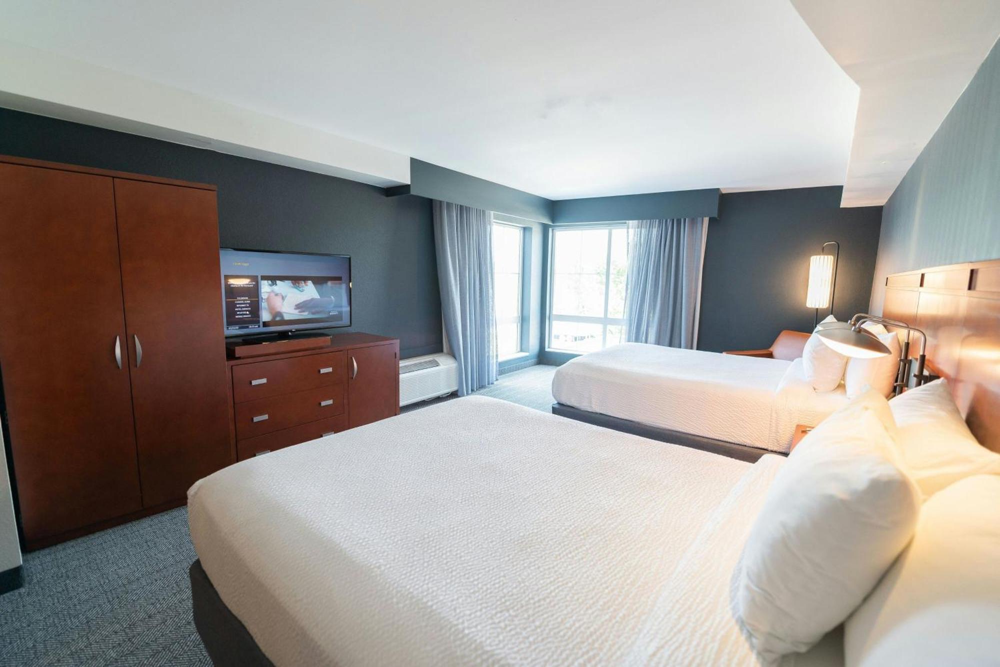 Courtyard By Marriott Philadelphia Hotel