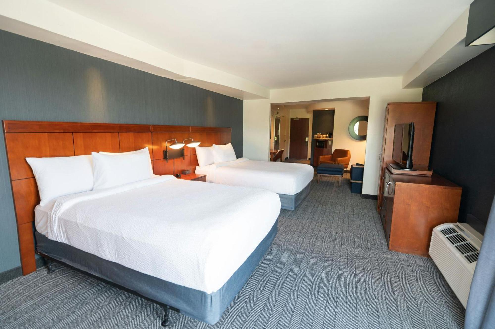 Courtyard By Marriott Philadelphia Springfield